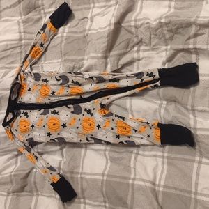 BNWOT Little Sleepies Boo Crew Bamboo Viscose Zippy - 0-3 months